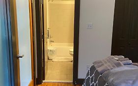 Charming 2 Bedroom Apartment Near Vcu